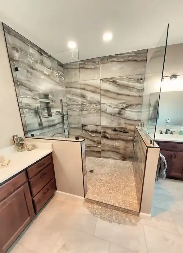 Curbless walk-in shower with marble-look tile